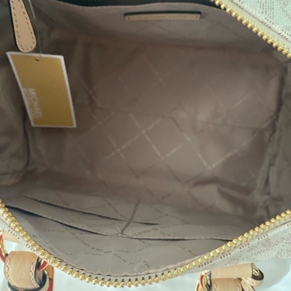Michael Kors Grayson satchel with matching wallet - Picture 4 of 10